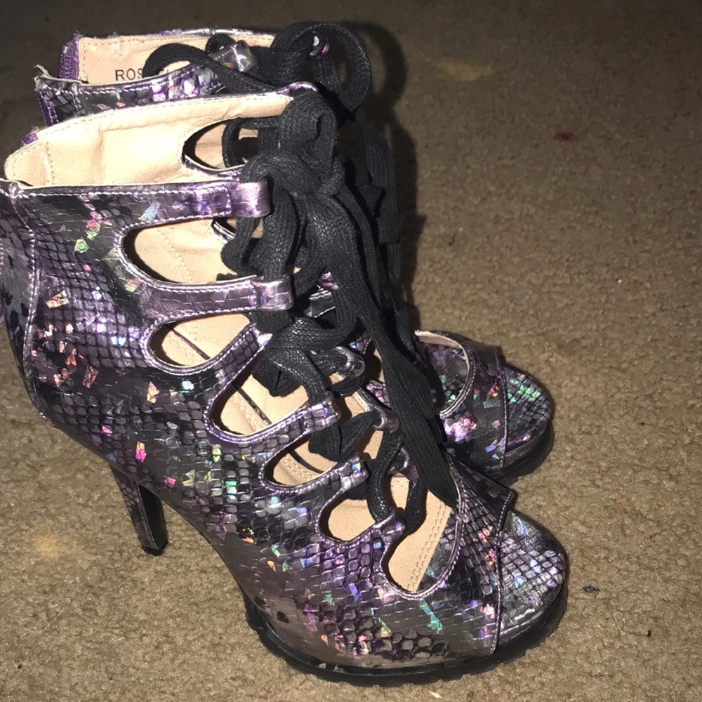 Heels - Picture 3 of 4